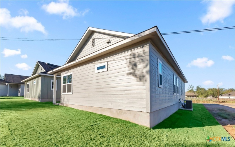 627 Birch Lane, Cottonwood Shores, TX 78657, 3 Bedrooms Bedrooms, ,2 BathroomsBathrooms,Residential,For Sale,627 Birch Lane,0,597086