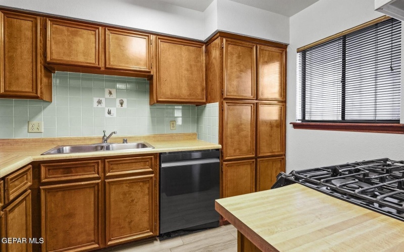 6817 Ridgley Way, El Paso, TX 79904, 2 Bedrooms Bedrooms, ,1 BathroomBathrooms,Residential,For Sale,6817 Ridgley Way,0,933246