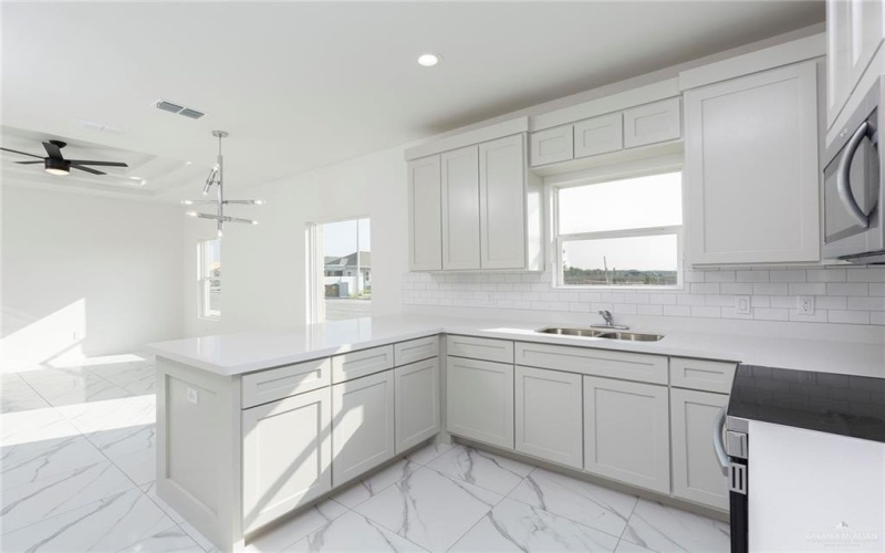 1007 Clarence Avenue, Edinburg, TX 78541, ,Residential Multi Family,En Venta,1007 Clarence Avenue,0,486262