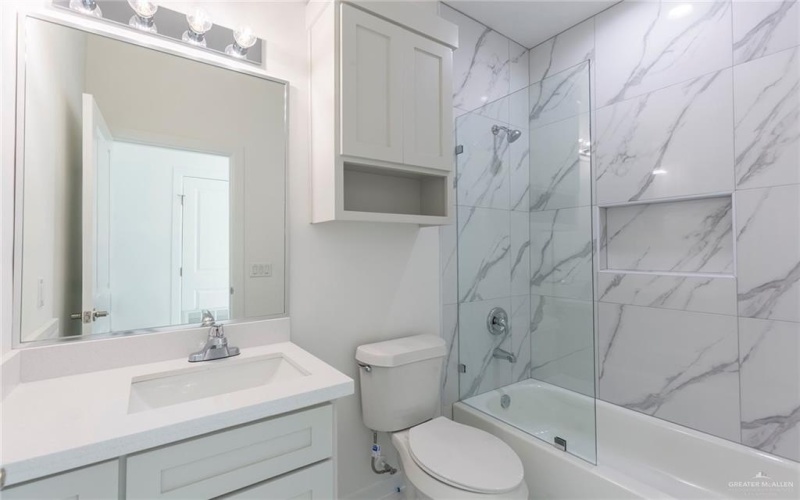 1007 Clarence Avenue, Edinburg, TX 78541, ,Residential Multi Family,En Venta,1007 Clarence Avenue,0,486262