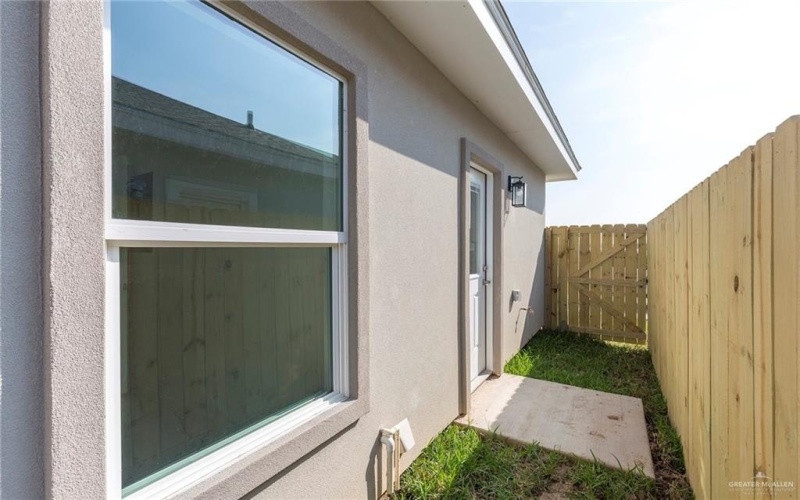 1007 Clarence Avenue, Edinburg, TX 78541, ,Residential Multi Family,En Venta,1007 Clarence Avenue,0,486262