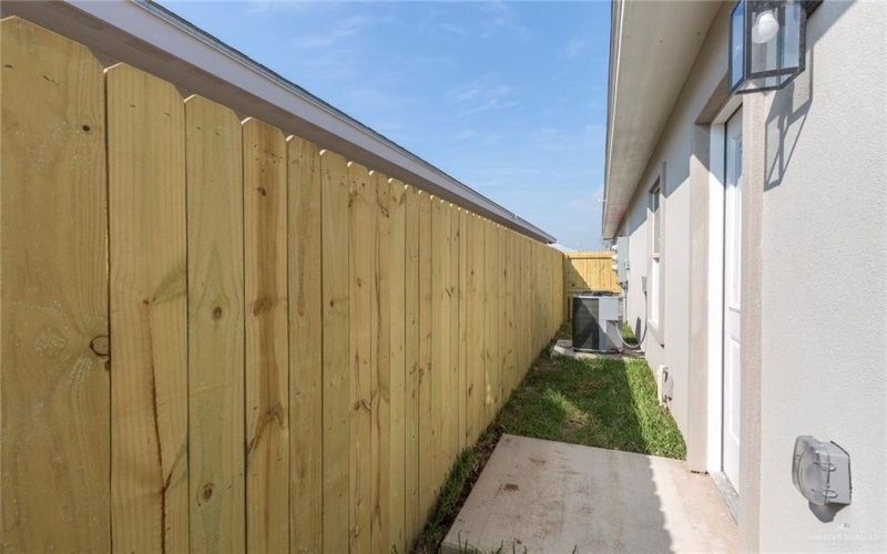 1007 Clarence Avenue, Edinburg, TX 78541, ,Residential Multi Family,En Venta,1007 Clarence Avenue,0,486262