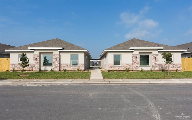 1007 Clarence Avenue, Edinburg, TX 78541, ,Residential Multi Family,En Venta,1007 Clarence Avenue,0,486262
