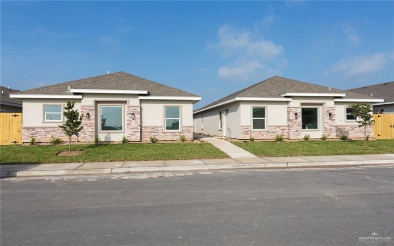 1007 Clarence Avenue, Edinburg, TX 78541, ,Residential Multi Family,En Venta,1007 Clarence Avenue,0,486262