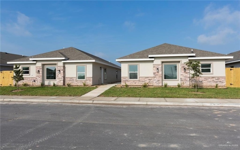 1007 Clarence Avenue, Edinburg, TX 78541, ,Residential Multi Family,En Venta,1007 Clarence Avenue,0,486262