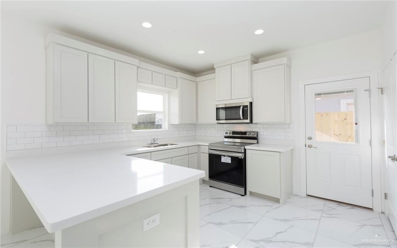 1007 Clarence Avenue, Edinburg, TX 78541, ,Residential Multi Family,En Venta,1007 Clarence Avenue,0,486262