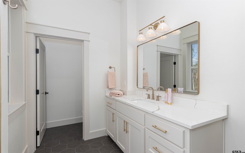 3964 Hogan Dr, Tyler, TX 75709, 3 Bedrooms Bedrooms, ,3 BathroomsBathrooms,Residential,For Sale,3964 Hogan Dr,0,25016271