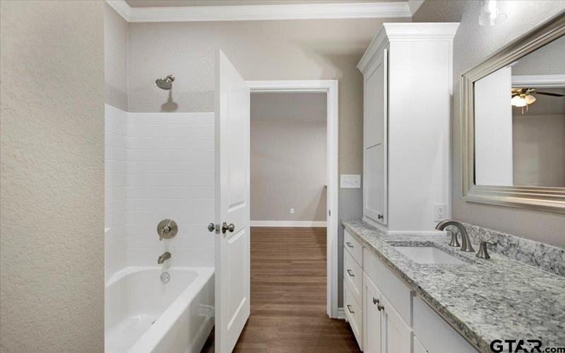 304 East Cottonwood, Overton, TX 75684, 2 Habitaciones Habitaciones , ,2 BañosBaños,Residential,En Venta,304 East Cottonwood,0,25016274