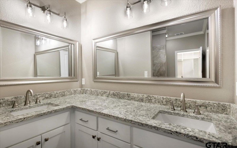 304 East Cottonwood, Overton, TX 75684, 2 Habitaciones Habitaciones , ,2 BañosBaños,Residential,En Venta,304 East Cottonwood,0,25016274