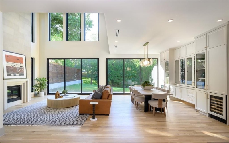 6984 Santa Barbara Drive, Dallas, TX 75214, 5 Bedrooms Bedrooms, ,5 BathroomsBathrooms,Residential,For Sale,6984 Santa Barbara Drive,0,21043156