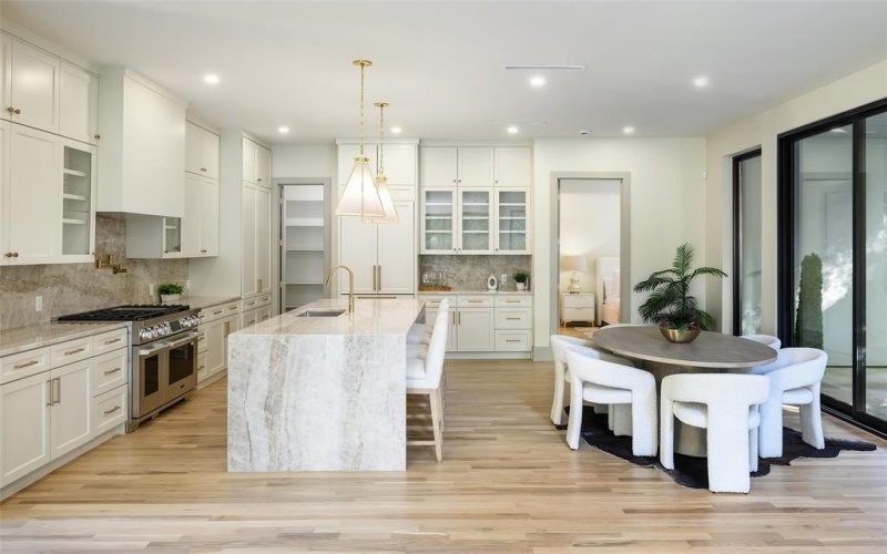 6984 Santa Barbara Drive, Dallas, TX 75214, 5 Bedrooms Bedrooms, ,5 BathroomsBathrooms,Residential,For Sale,6984 Santa Barbara Drive,0,21043156