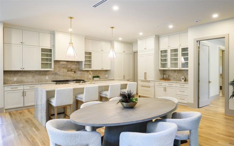 6984 Santa Barbara Drive, Dallas, TX 75214, 5 Bedrooms Bedrooms, ,5 BathroomsBathrooms,Residential,For Sale,6984 Santa Barbara Drive,0,21043156