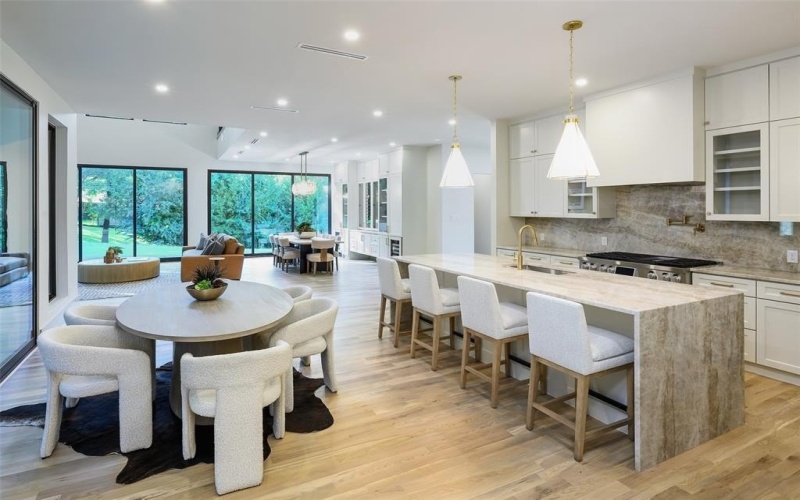 6984 Santa Barbara Drive, Dallas, TX 75214, 5 Bedrooms Bedrooms, ,5 BathroomsBathrooms,Residential,For Sale,6984 Santa Barbara Drive,0,21043156