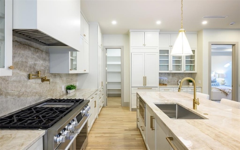 6984 Santa Barbara Drive, Dallas, TX 75214, 5 Bedrooms Bedrooms, ,5 BathroomsBathrooms,Residential,For Sale,6984 Santa Barbara Drive,0,21043156