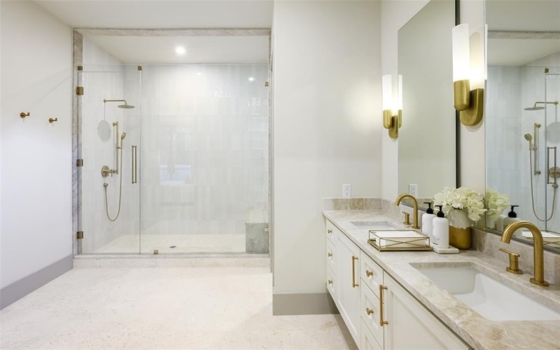 6984 Santa Barbara Drive, Dallas, TX 75214, 5 Bedrooms Bedrooms, ,5 BathroomsBathrooms,Residential,For Sale,6984 Santa Barbara Drive,0,21043156