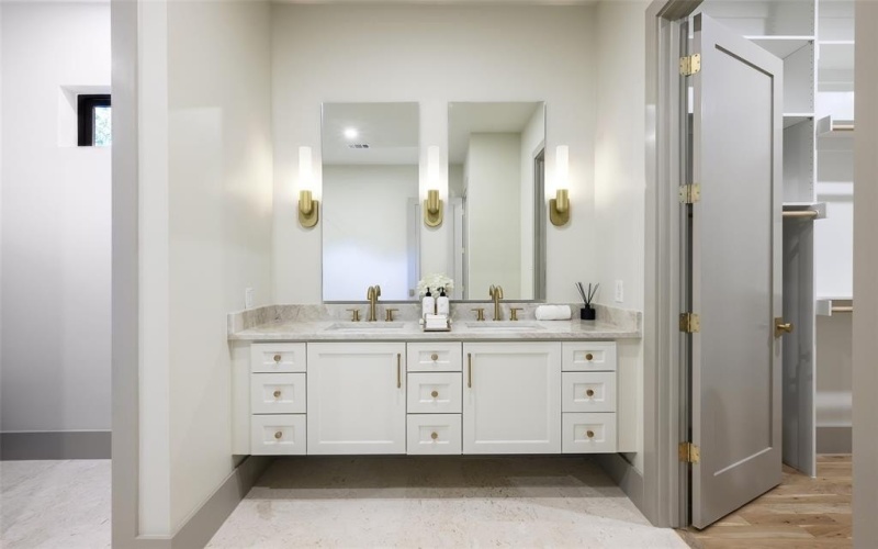 6984 Santa Barbara Drive, Dallas, TX 75214, 5 Bedrooms Bedrooms, ,5 BathroomsBathrooms,Residential,For Sale,6984 Santa Barbara Drive,0,21043156