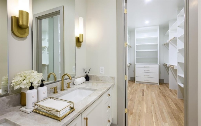 6984 Santa Barbara Drive, Dallas, TX 75214, 5 Bedrooms Bedrooms, ,5 BathroomsBathrooms,Residential,For Sale,6984 Santa Barbara Drive,0,21043156