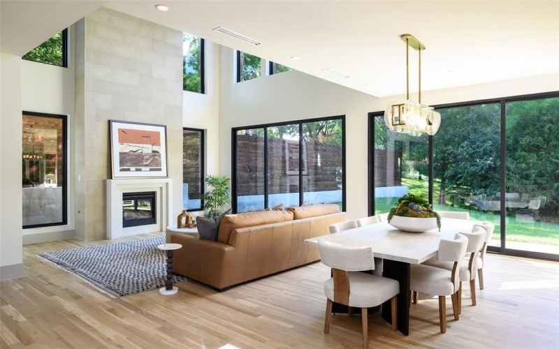 6984 Santa Barbara Drive, Dallas, TX 75214, 5 Bedrooms Bedrooms, ,5 BathroomsBathrooms,Residential,For Sale,6984 Santa Barbara Drive,0,21043156