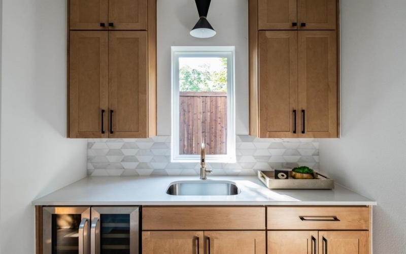 554 Kirkwood Drive, Dallas, TX 75218, 5 Bedrooms Bedrooms, ,5 BathroomsBathrooms,Residential,For Sale,554 Kirkwood Drive,0,21066638