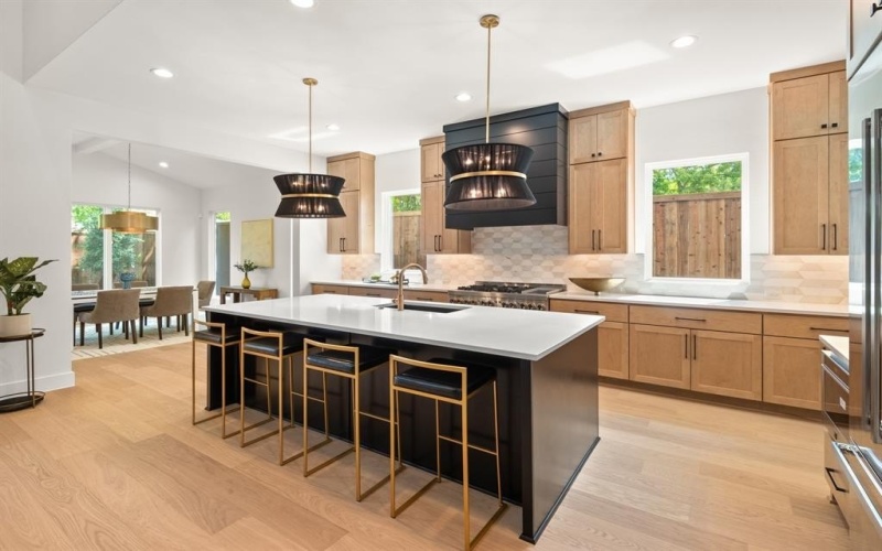 554 Kirkwood Drive, Dallas, TX 75218, 5 Bedrooms Bedrooms, ,5 BathroomsBathrooms,Residential,For Sale,554 Kirkwood Drive,0,21066638