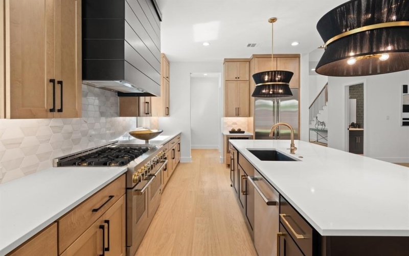 554 Kirkwood Drive, Dallas, TX 75218, 5 Bedrooms Bedrooms, ,5 BathroomsBathrooms,Residential,For Sale,554 Kirkwood Drive,0,21066638