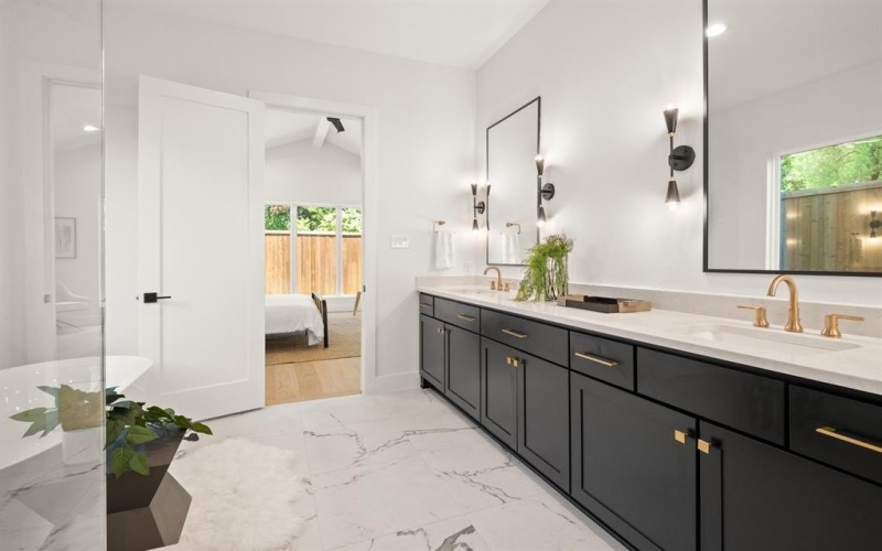 554 Kirkwood Drive, Dallas, TX 75218, 5 Bedrooms Bedrooms, ,5 BathroomsBathrooms,Residential,For Sale,554 Kirkwood Drive,0,21066638