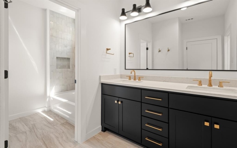 554 Kirkwood Drive, Dallas, TX 75218, 5 Bedrooms Bedrooms, ,5 BathroomsBathrooms,Residential,For Sale,554 Kirkwood Drive,0,21066638