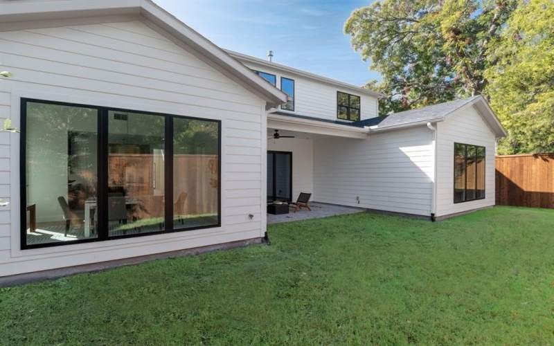 554 Kirkwood Drive, Dallas, TX 75218, 5 Bedrooms Bedrooms, ,5 BathroomsBathrooms,Residential,For Sale,554 Kirkwood Drive,0,21066638