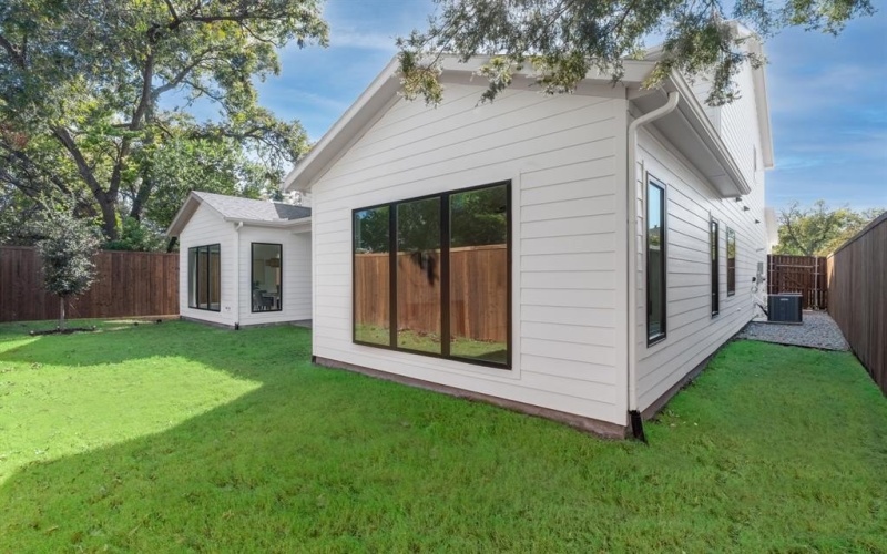 554 Kirkwood Drive, Dallas, TX 75218, 5 Bedrooms Bedrooms, ,5 BathroomsBathrooms,Residential,For Sale,554 Kirkwood Drive,0,21066638