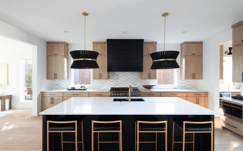 554 Kirkwood Drive, Dallas, TX 75218, 5 Bedrooms Bedrooms, ,5 BathroomsBathrooms,Residential,For Sale,554 Kirkwood Drive,0,21066638