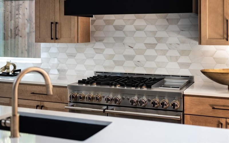 554 Kirkwood Drive, Dallas, TX 75218, 5 Bedrooms Bedrooms, ,5 BathroomsBathrooms,Residential,For Sale,554 Kirkwood Drive,0,21066638