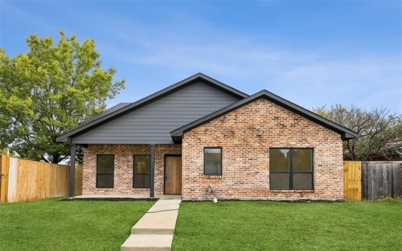 1427 Smokehouse Street, Mesquite, TX 75149, 3 Bedrooms Bedrooms, ,2 BathroomsBathrooms,Residential,For Sale,1427 Smokehouse Street,0,21093957