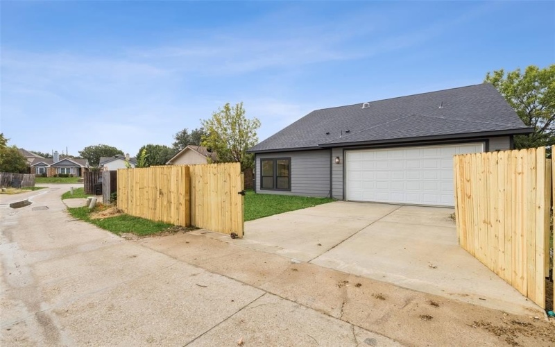 1427 Smokehouse Street, Mesquite, TX 75149, 3 Bedrooms Bedrooms, ,2 BathroomsBathrooms,Residential,For Sale,1427 Smokehouse Street,0,21093957