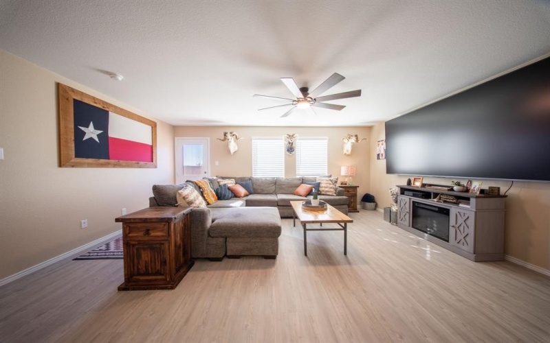 14128 Golden Bridge Drive, Pilot Point, TX 76258, 4 Bedrooms Bedrooms, ,2 BathroomsBathrooms,Residential,For Sale,14128 Golden Bridge Drive,0,21098414