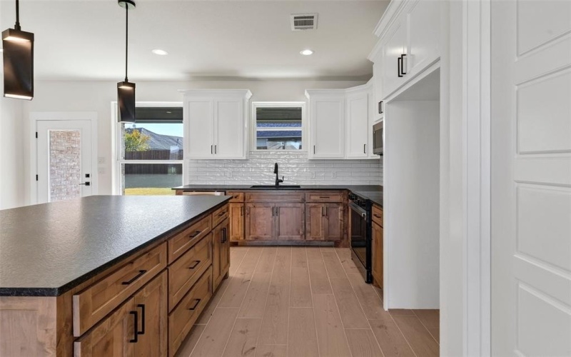 3306 Promenade Court, Granbury, TX 76049, 4 Bedrooms Bedrooms, ,2 BathroomsBathrooms,Residential,For Sale,3306 Promenade Court,0,21103210