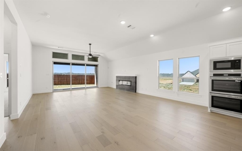 1228 Dolly Drive, Burleson, TX 76028, 4 Habitaciones Habitaciones , ,3 BañosBaños,Residential,En Venta,1228 Dolly Drive,0,21104963