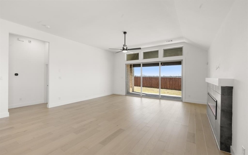 1228 Dolly Drive, Burleson, TX 76028, 4 Habitaciones Habitaciones , ,3 BañosBaños,Residential,En Venta,1228 Dolly Drive,0,21104963