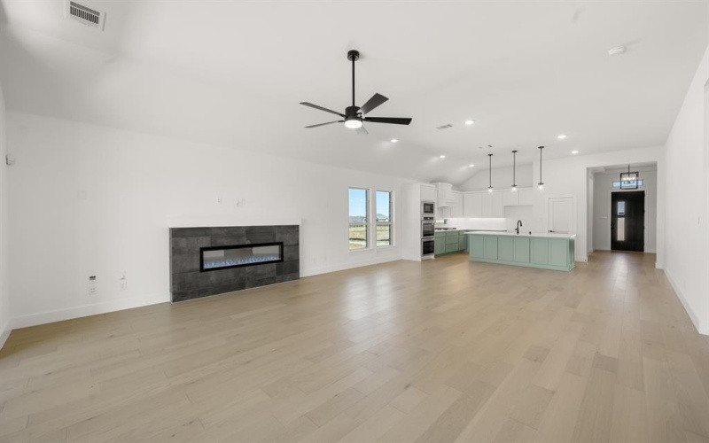 1228 Dolly Drive, Burleson, TX 76028, 4 Habitaciones Habitaciones , ,3 BañosBaños,Residential,En Venta,1228 Dolly Drive,0,21104963