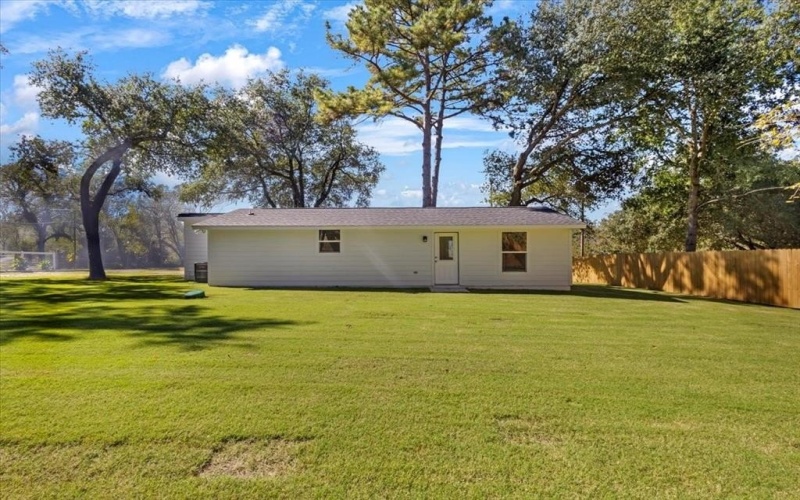 15610 Simmons Lane, Lindale, TX 75771, 2 Bedrooms Bedrooms, ,1 BathroomBathrooms,Residential,For Sale,15610 Simmons Lane,0,21105067