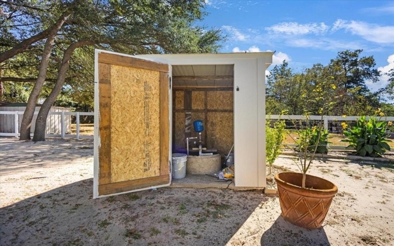 15610 Simmons Lane, Lindale, TX 75771, 2 Bedrooms Bedrooms, ,1 BathroomBathrooms,Residential,For Sale,15610 Simmons Lane,0,21105067