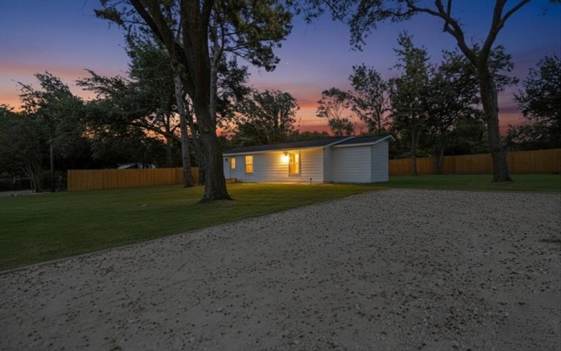 15610 Simmons Lane, Lindale, TX 75771, 2 Bedrooms Bedrooms, ,1 BathroomBathrooms,Residential,For Sale,15610 Simmons Lane,0,21105067