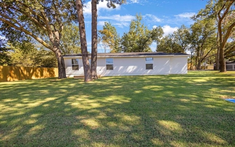 15610 Simmons Lane, Lindale, TX 75771, 2 Bedrooms Bedrooms, ,1 BathroomBathrooms,Residential,For Sale,15610 Simmons Lane,0,21105067