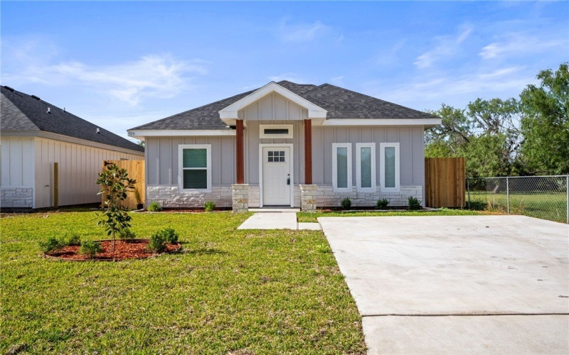 509 W Ragland Avenue, Kingsville, TX 78363, 3 Bedrooms Bedrooms, ,2 BathroomsBathrooms,Residential,For Sale,509 W Ragland Avenue,0,467403