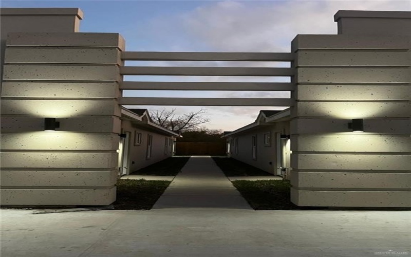 802 E Starr Street, Mercedes, TX 78570, ,Residential Multi Family,For Sale,802 E Starr Street,0,484004