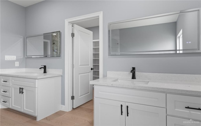 4521 N Central Avenue, Brownsville, TX 78526, 4 Bedrooms Bedrooms, ,5 BathroomsBathrooms,Residential,For Sale,4521 N Central Avenue,465384