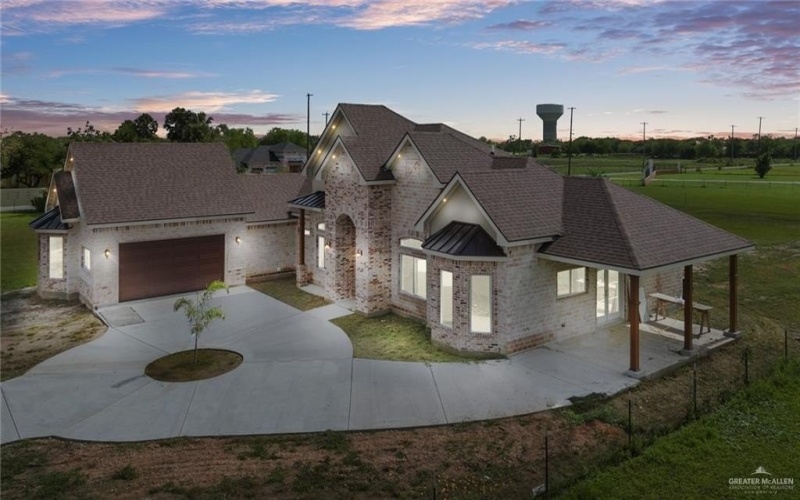 4521 N Central Avenue, Brownsville, TX 78526, 4 Bedrooms Bedrooms, ,5 BathroomsBathrooms,Residential,For Sale,4521 N Central Avenue,465384