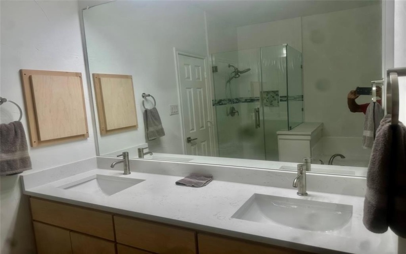 1305 Berkeley Court, Plano, TX 75023, 3 Bedrooms Bedrooms, ,2 BathroomsBathrooms,Residential,For Sale,1305 Berkeley Court,0,20998997