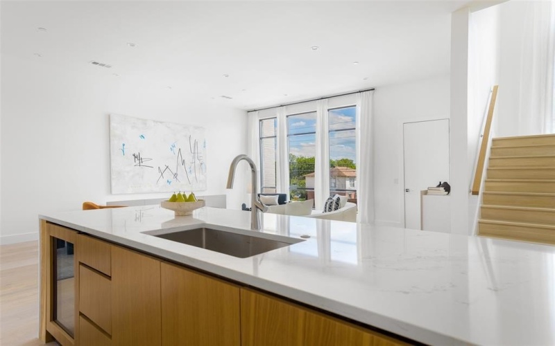 610 N Oak Cliff Boulevard #203, Dallas, TX 75208, 3 Bedrooms Bedrooms, ,3 BathroomsBathrooms,Residential,For Sale,610 N Oak Cliff Boulevard,0,21106522