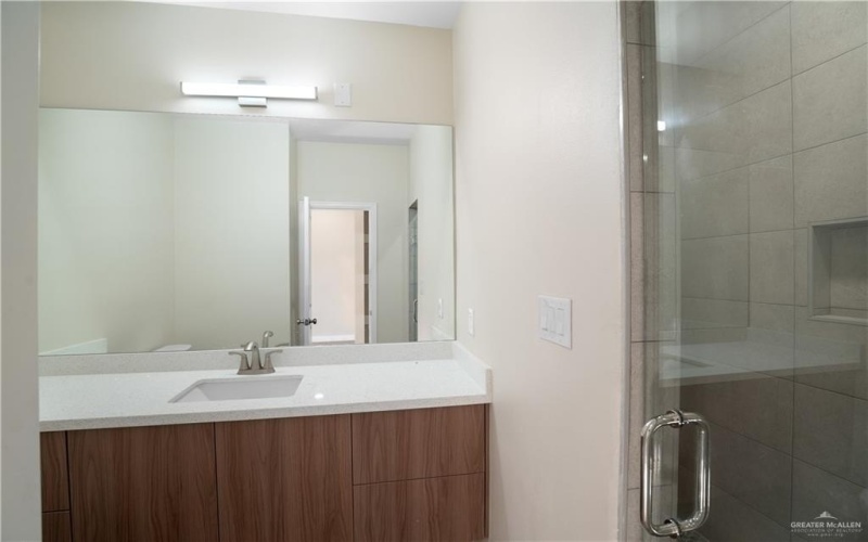 808 Bicentennial Boulevard, McAllen, TX 78501, 3 Habitaciones Habitaciones , ,2 BañosBaños,Residential,En Venta,808 Bicentennial Boulevard,0,465498