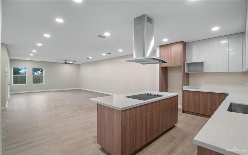 808 Bicentennial Boulevard, McAllen, TX 78501, 3 Habitaciones Habitaciones , ,2 BañosBaños,Residential,En Venta,808 Bicentennial Boulevard,0,465498